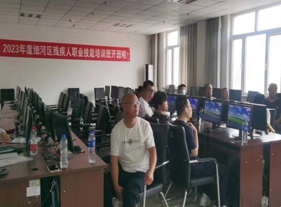 图为培训班现场（一）