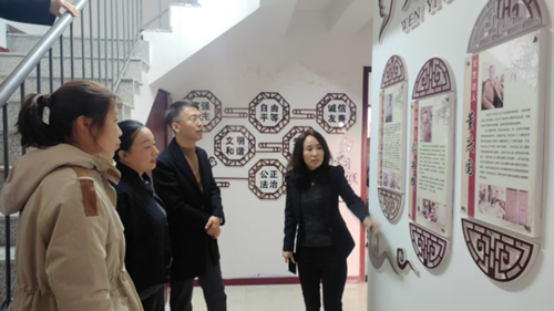 市残联副理事长李宏伟带队到中兴社区调研 市残联副理事长李宏伟带队到中兴社区调研