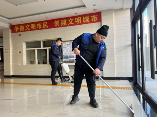 图为学雷锋活动现场（一）