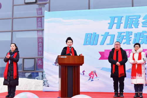 图为市残联党组书记、理事长杨简旭（左二）讲话